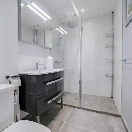 Joli Studio Centre Ville Refait A Neuf Apercu Mer